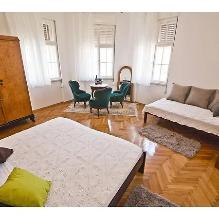 Grand Apartment