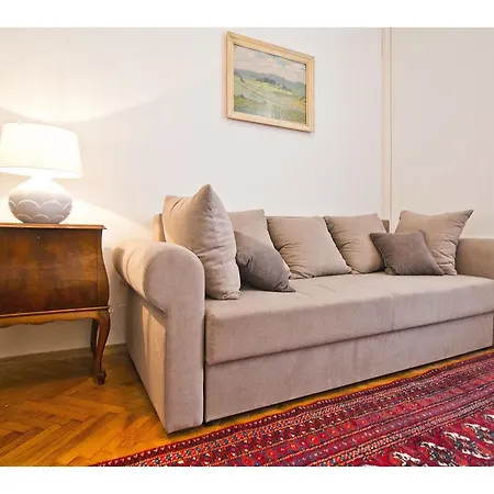 아파트먼트 그랜드 *