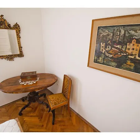 아파트먼트 그랜드 *