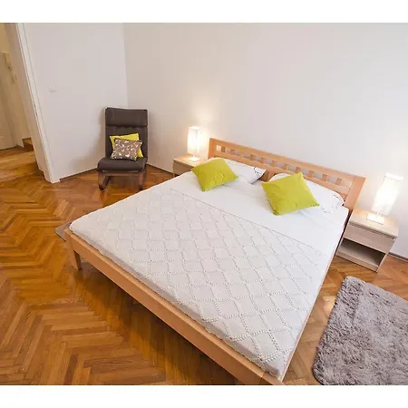 Apartment Grand Split
