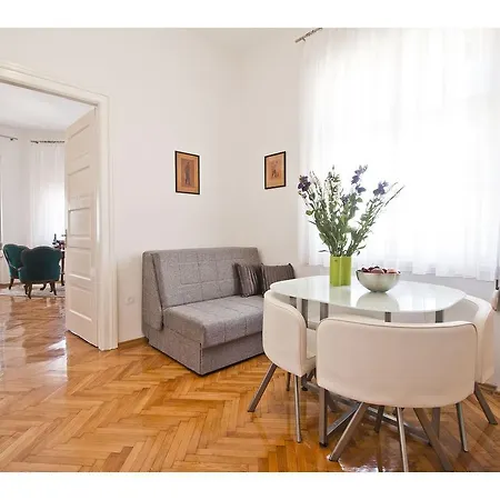 아파트 아파트먼트 그랜드 스플리트