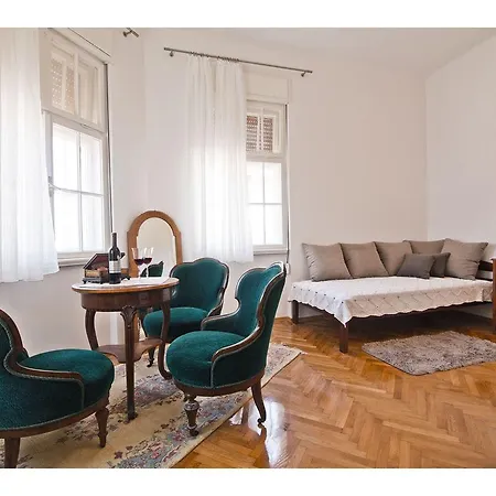 아파트먼트 그랜드 *