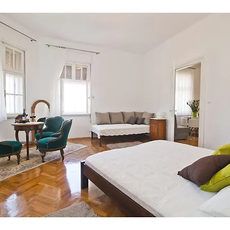 아파트먼트 그랜드 스플리트